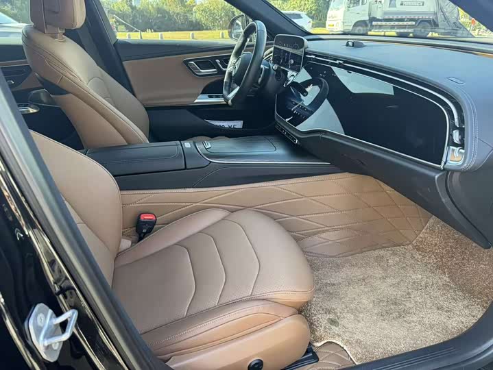 Фото 11 - Mercedes-Benz E-Class