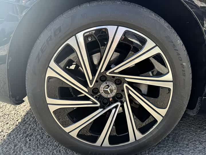 Фото 12 - Mercedes-Benz E-Class