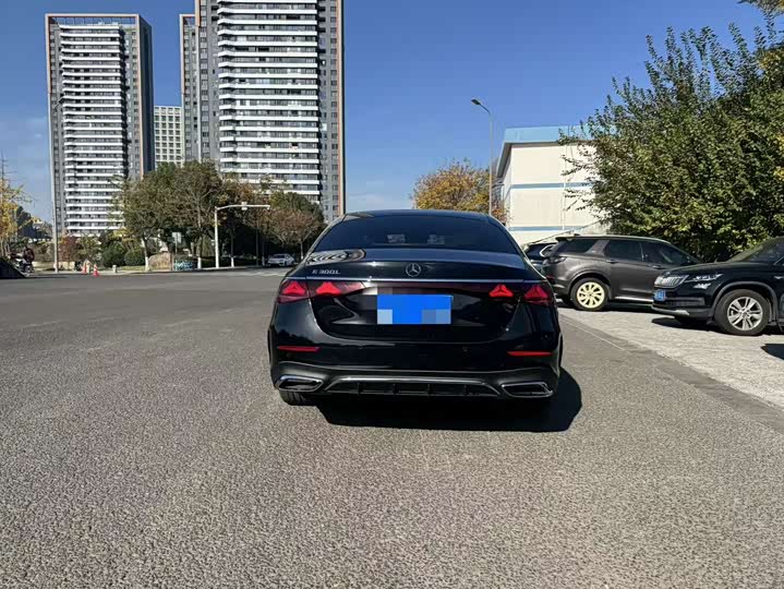 Фото 14 - Mercedes-Benz E-Class