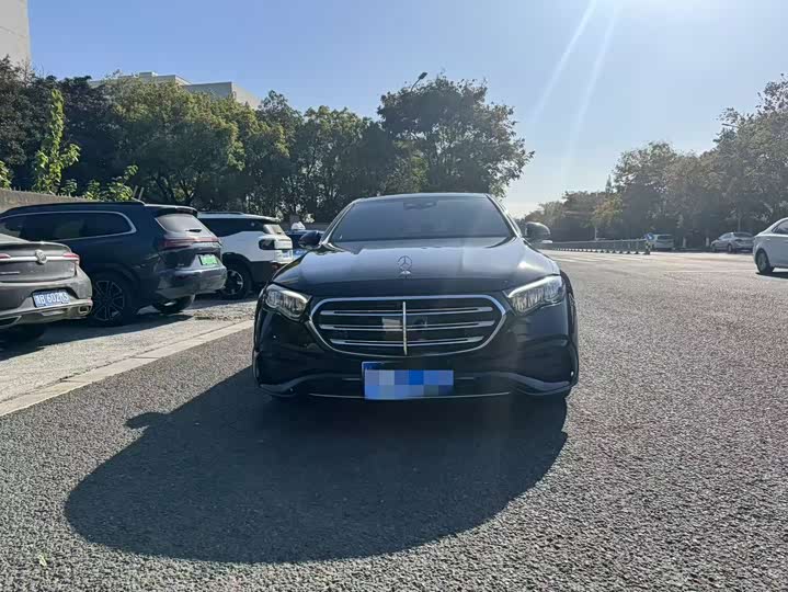 Фото 2 - Mercedes-Benz E-Class