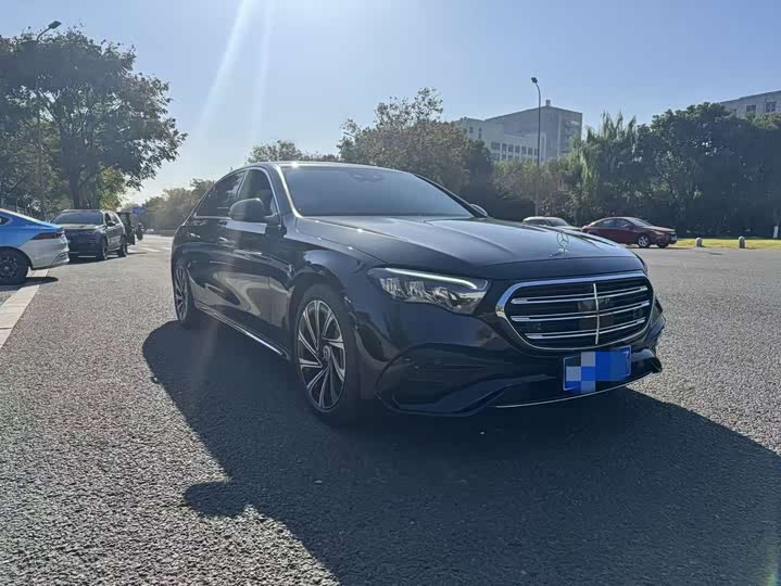 Фото 3 - Mercedes-Benz E-Class