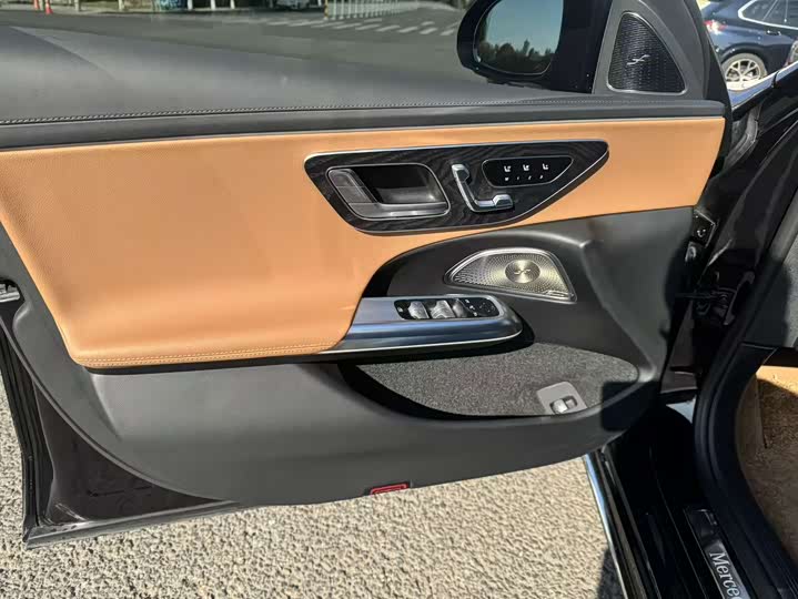 Фото 4 - Mercedes-Benz E-Class