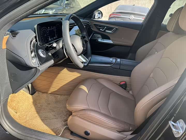 Фото 5 - Mercedes-Benz E-Class