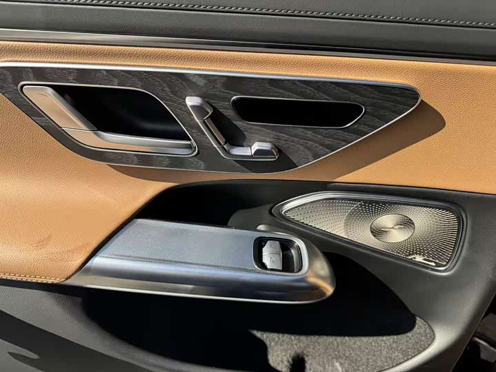 Фото 9 - Mercedes-Benz E-Class