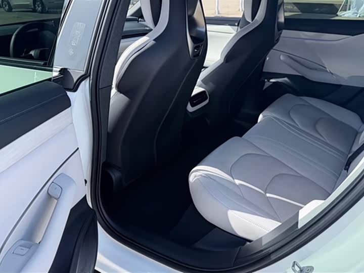 Фото 15 - Xiaomi SU7