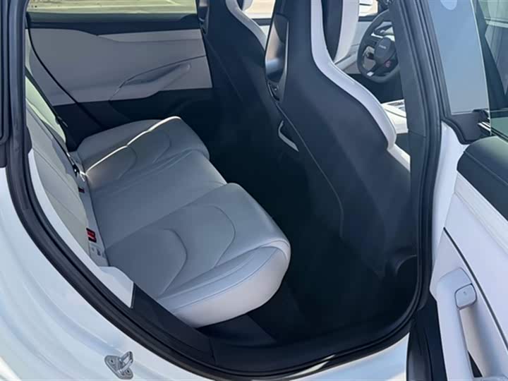 Фото 2 - Xiaomi SU7