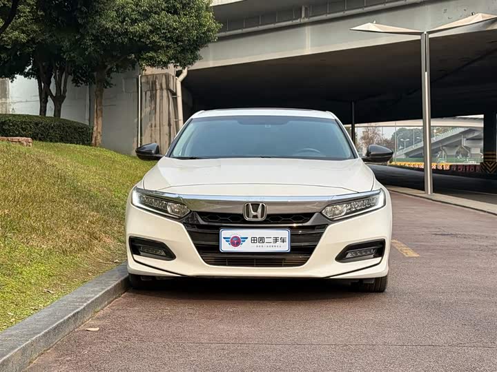 Фото 2 - Honda Accord