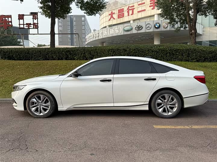 Фото 3 - Honda Accord