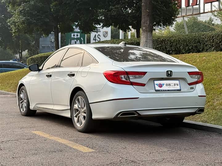 Фото 4 - Honda Accord