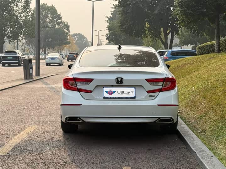 Фото 5 - Honda Accord