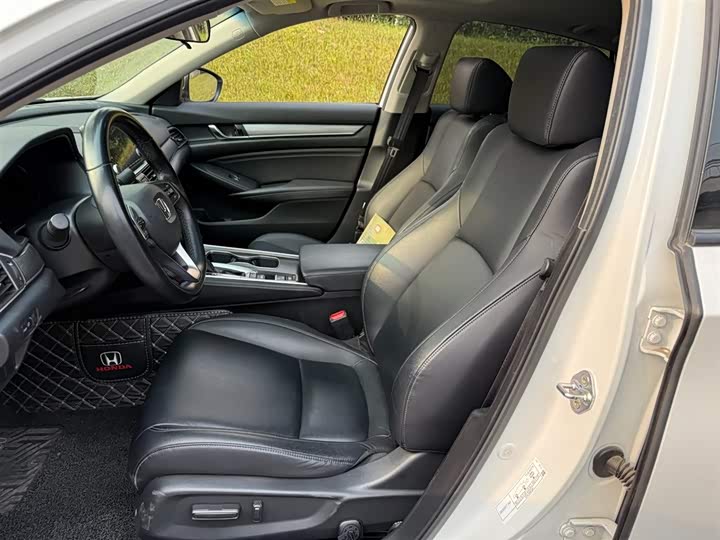 Фото 8 - Honda Accord