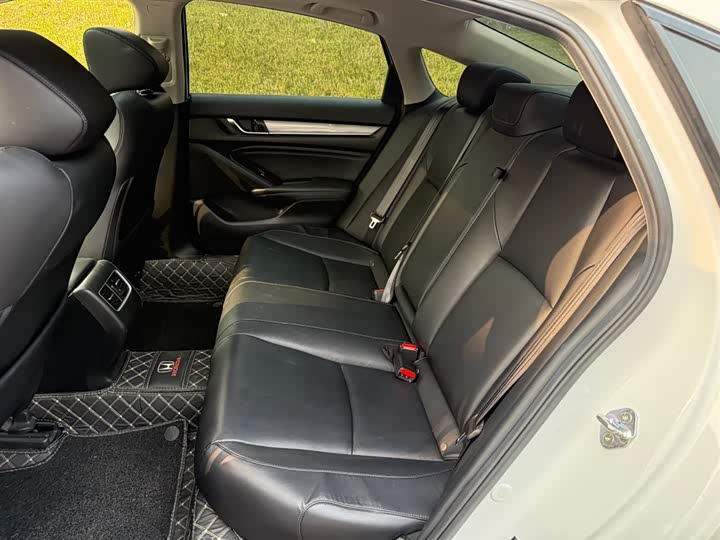 Фото 9 - Honda Accord