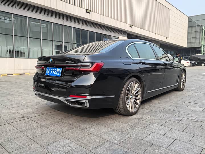 Фото 3 - BMW 7 Series