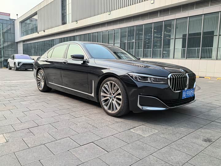 Фото 4 - BMW 7 Series