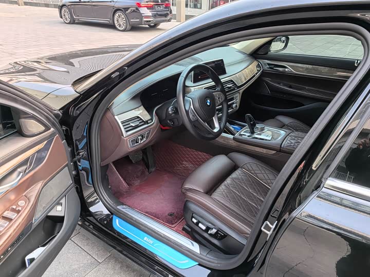 Фото 5 - BMW 7 Series