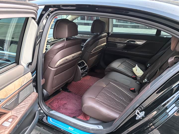 Фото 6 - BMW 7 Series