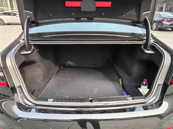 Фото 8 - BMW 7 Series