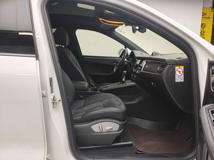 Фото 10 - Porsche Macan