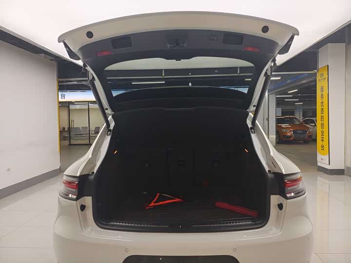 Фото 12 - Porsche Macan