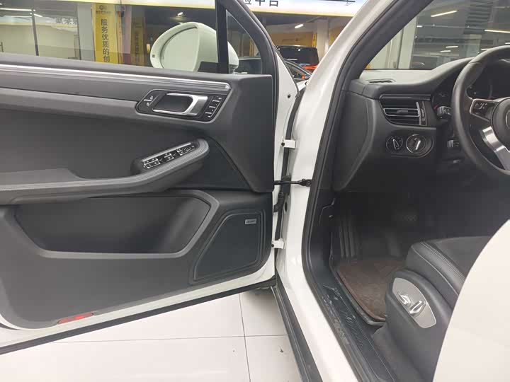 Фото 13 - Porsche Macan