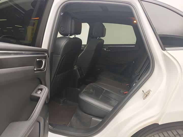 Фото 16 - Porsche Macan