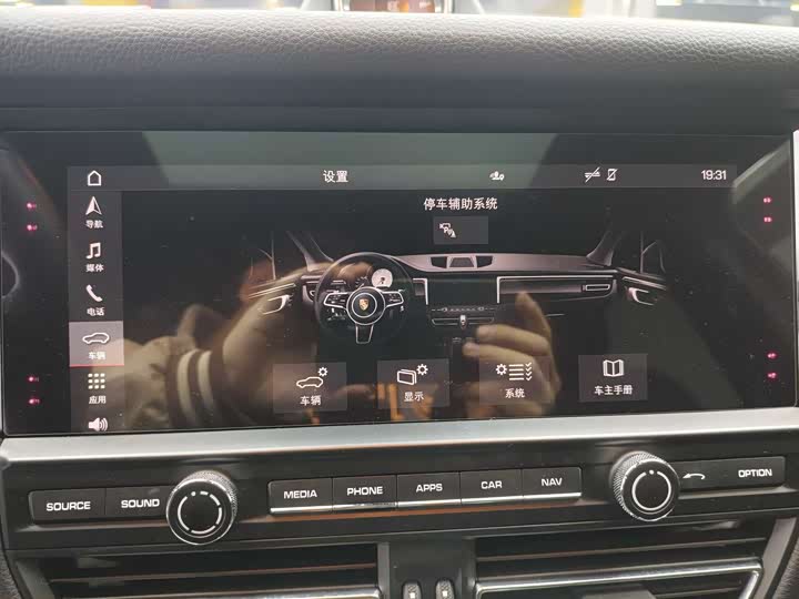 Фото 18 - Porsche Macan