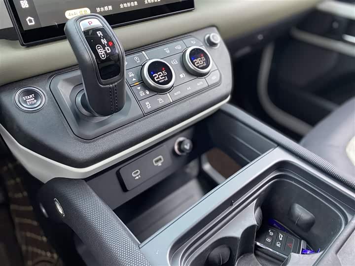 Фото 18 - Land Rover Defender