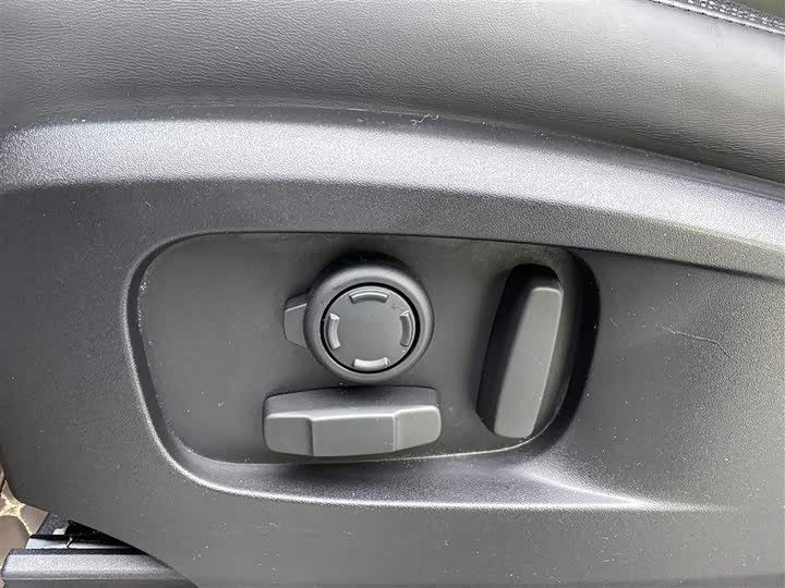 Фото 24 - Land Rover Defender