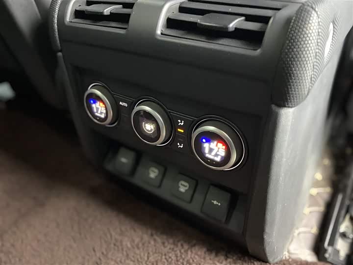 Фото 25 - Land Rover Defender