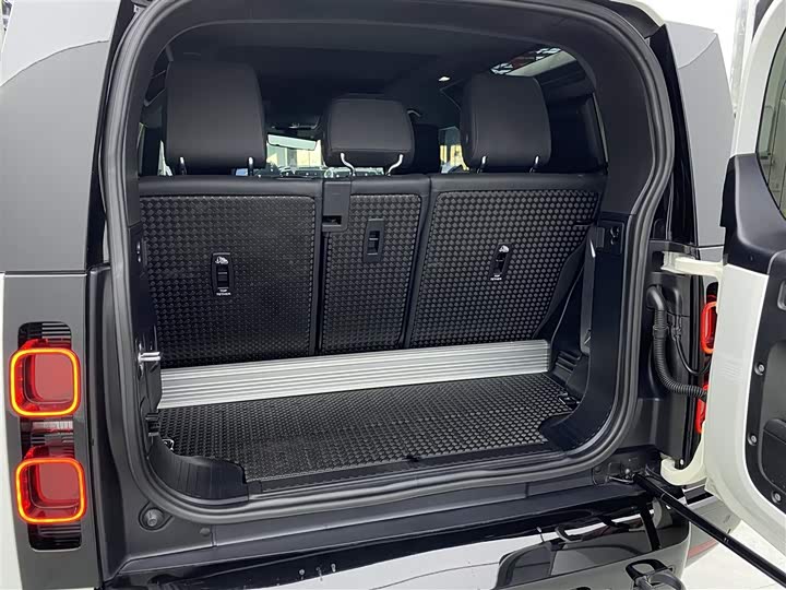 Фото 27 - Land Rover Defender