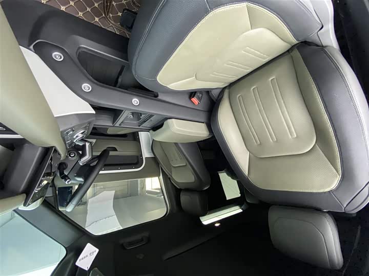 Фото 8 - Land Rover Defender