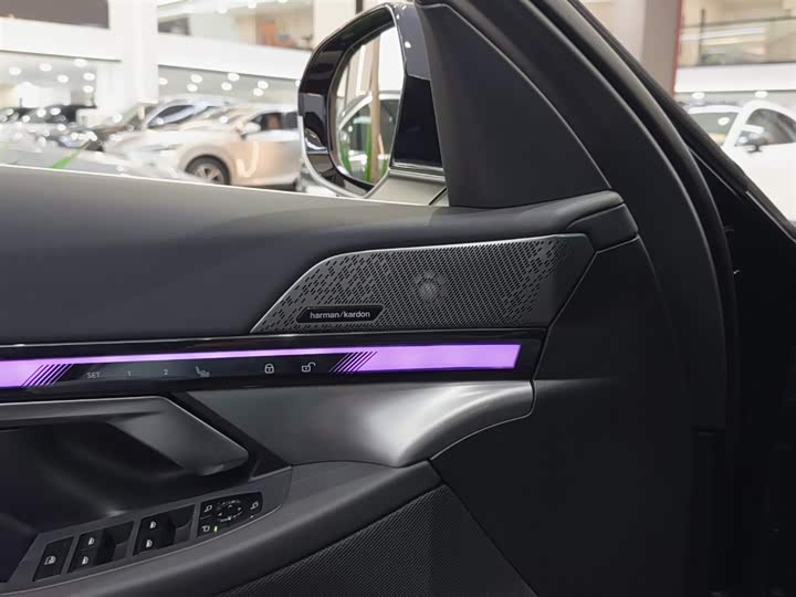 Фото 18 - BMW 5 Series