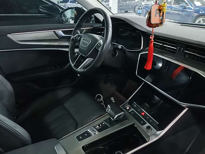 Фото 13 - Audi A6L