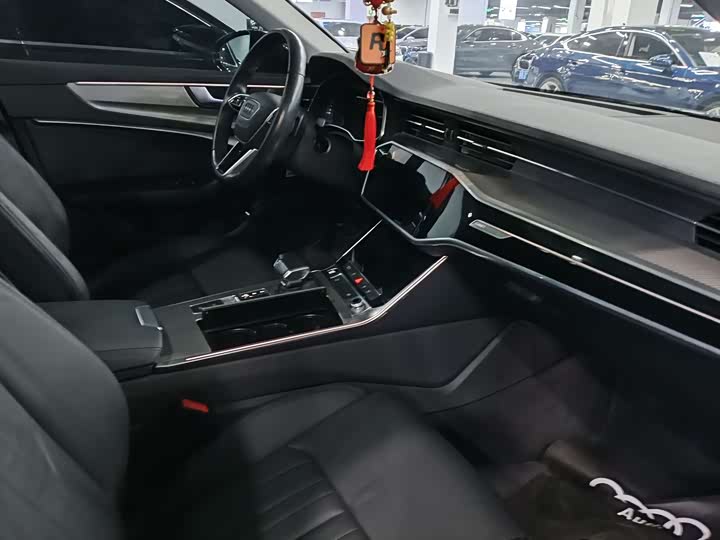 Фото 14 - Audi A6L