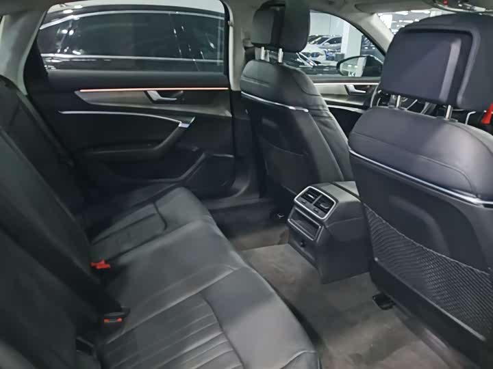 Фото 16 - Audi A6L