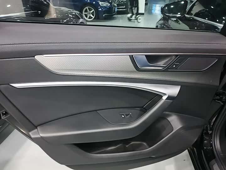 Фото 7 - Audi A6L