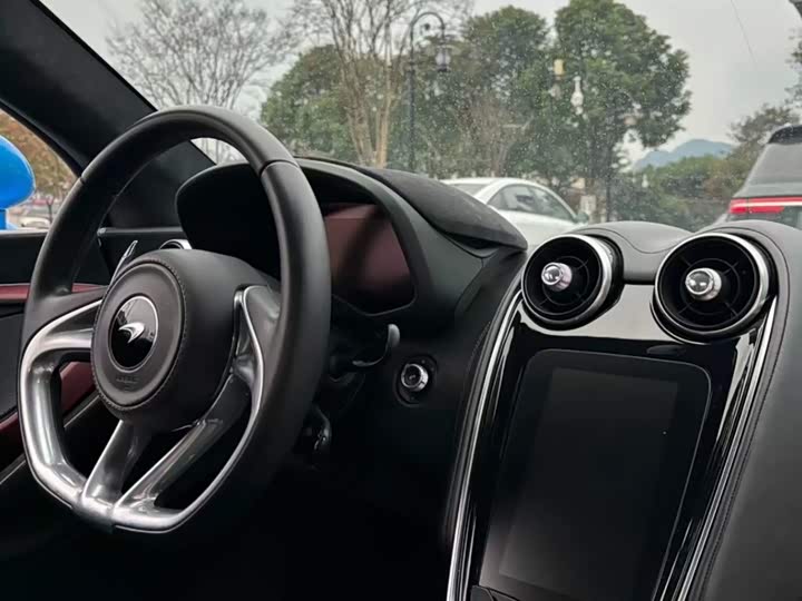 Фото 7 - McLaren GT