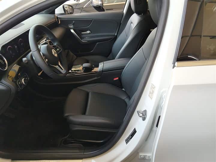 Фото 15 - Mercedes-Benz A-Class