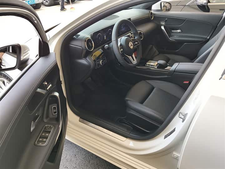 Фото 16 - Mercedes-Benz A-Class