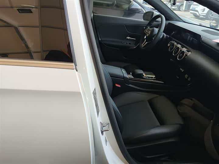 Фото 25 - Mercedes-Benz A-Class