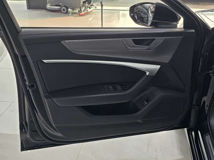 Фото 7 - Audi A6L