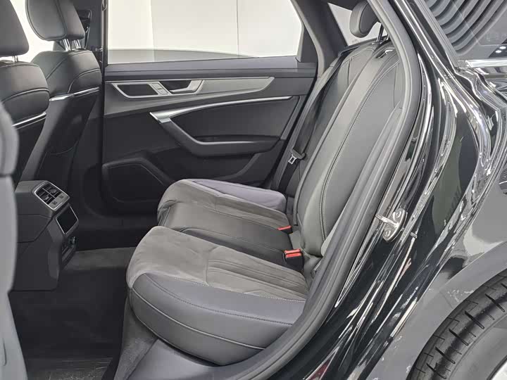 Фото 9 - Audi A6L