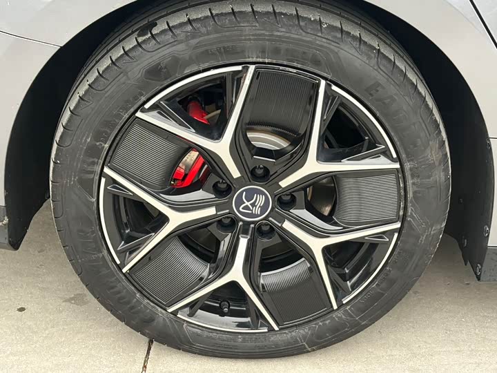 Фото 18 - BYD Han