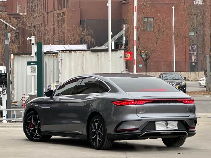 Фото 6 - BYD Han