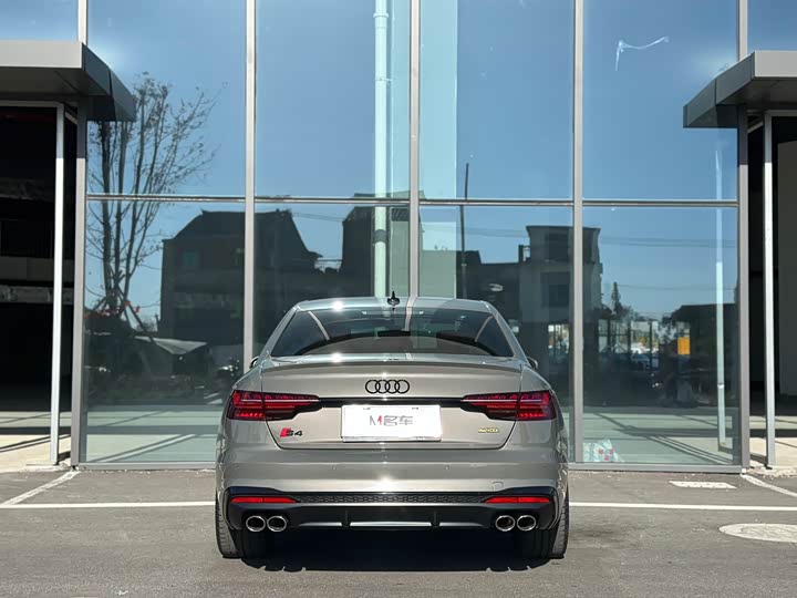 Фото 4 - Audi S4