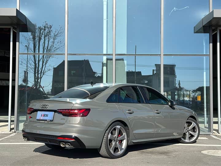 Фото 5 - Audi S4