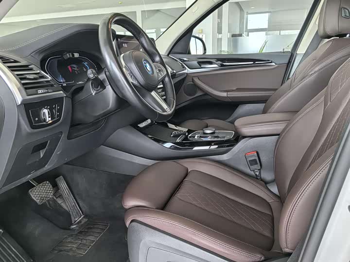 Фото 21 - BMW iX3