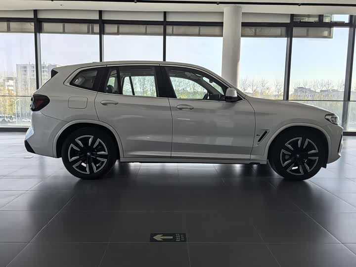 Фото 3 - BMW iX3