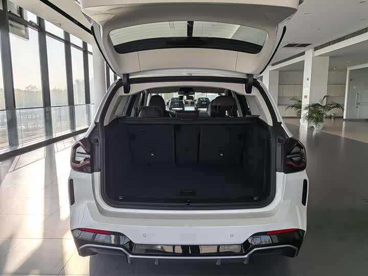 Фото 8 - BMW iX3