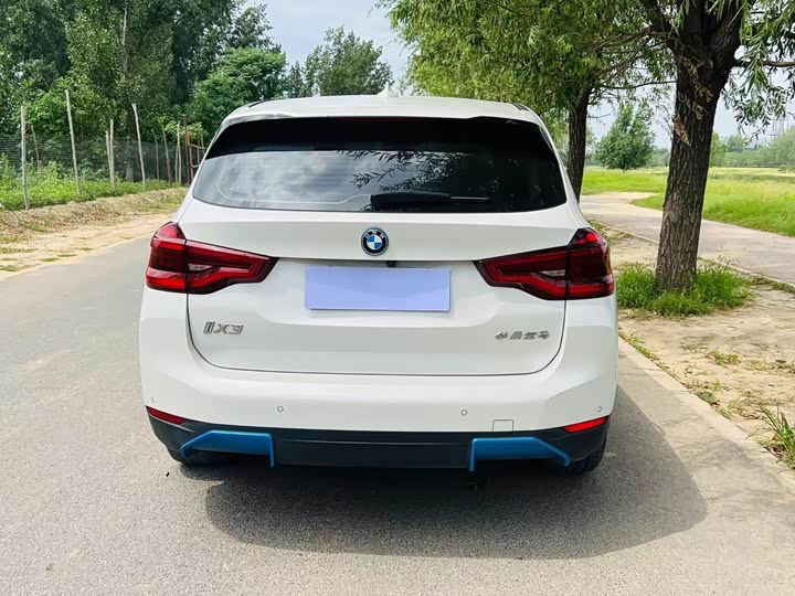 Фото 10 - BMW iX3